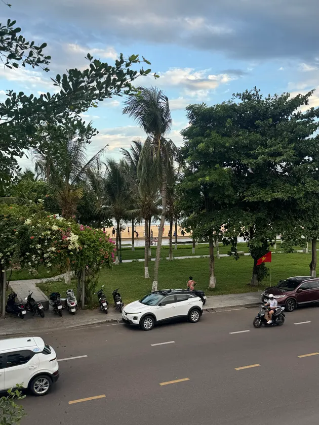 Chiều mát ven biển 🌴 book xe đi thôi cả nhà