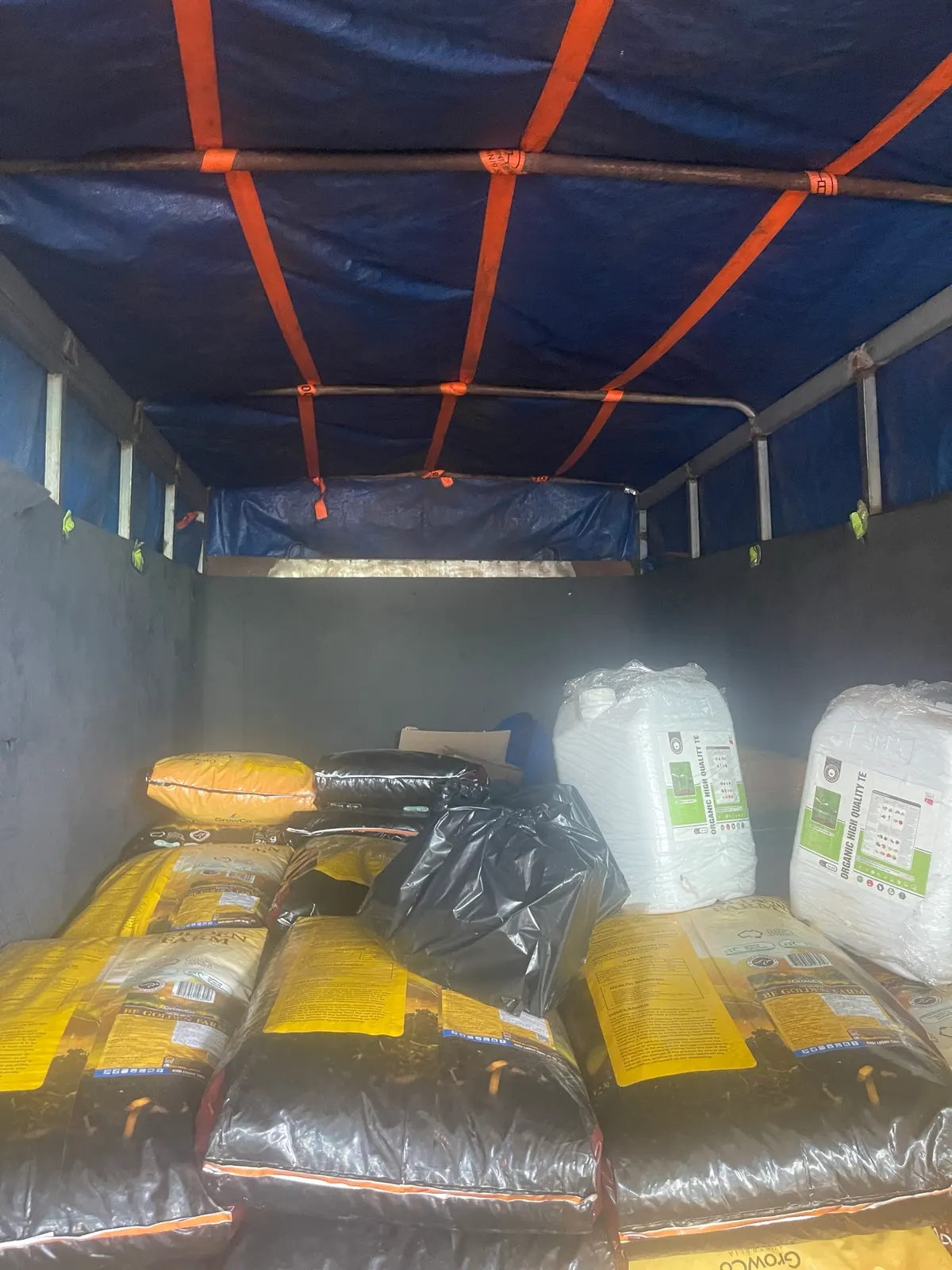 Chuyến xe phân bón về vườn lúc hoàng hôn 🚚 (ảnh 5)